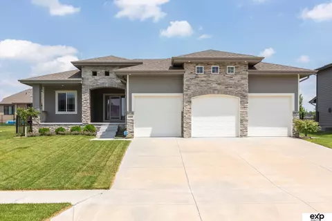 10209 S 106th St, Papillion, NE 68046
