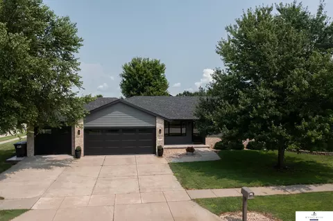 1544 N Michigan Ave, York, NE 68467