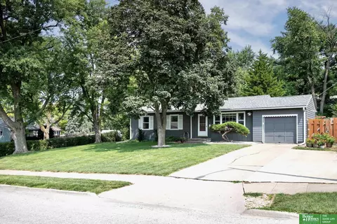 7726 Seward St, Omaha, NE 68114