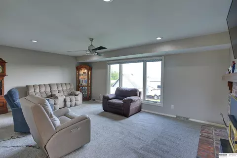 690 Elm St, Springfield, NE 68059 photo 9