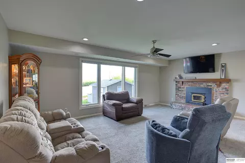 690 Elm St, Springfield, NE 68059 photo 3