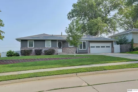 690 Elm St, Springfield, NE 68059