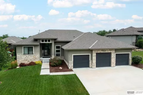 19316 Binney St, Elkhorn, NE 68022