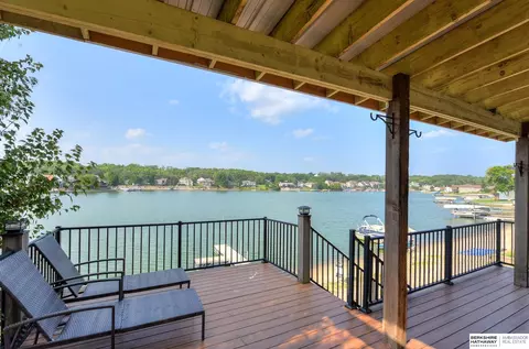 8502 Kauai Dr, Papillion, NE 68046