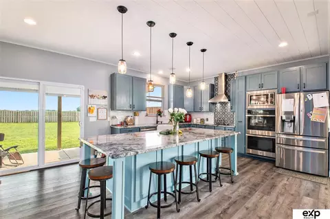 1805 Whitewater Dr, Papillion, NE 68046