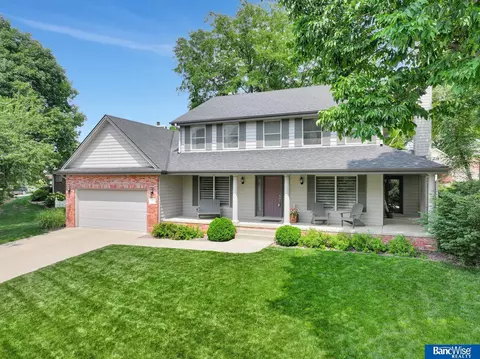 7548 Red Oak Ct, Lincoln, NE 68516