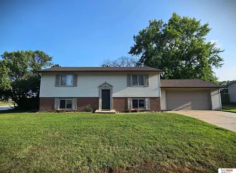 828 17th St, Fairbury, NE 68352