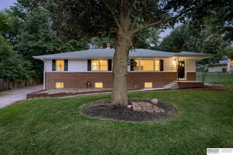 7923 Miami St, Omaha, NE 68134