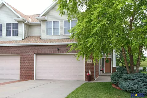 9416 Forest Glen Dr, Lincoln, NE 68526