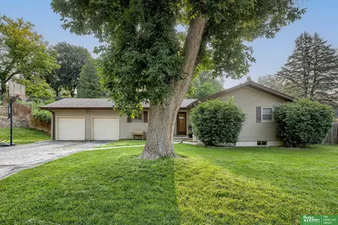 415 Wendy Heights Rd, Council Bluffs, IA 51503
