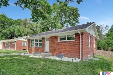 6710 Adams St, Lincoln, NE 68507