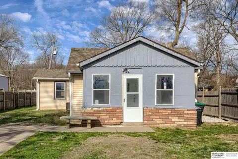 4918 N 17th St, Omaha, NE 68110