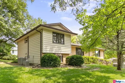11808 Cryer Ave, Omaha, NE 68144