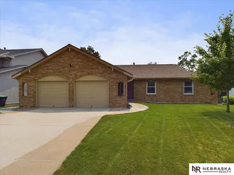 15429 Howe St, Omaha, NE 68144
