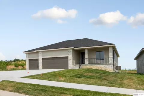 16714 Mormon St, Bennington, NE 68007
