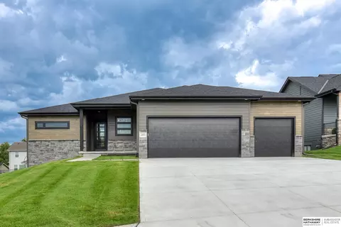 16955 Benjamin St, Bennington, NE 68007
