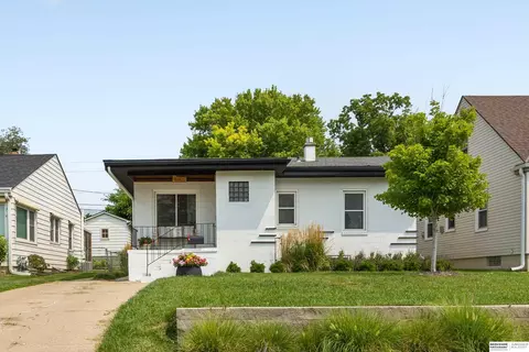 6454 Pierce St, Omaha, NE 68106