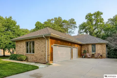 11336 Pine St, Omaha, NE 68114
