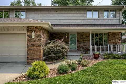 2300 Dorothy Dr, Lincoln, NE 68507