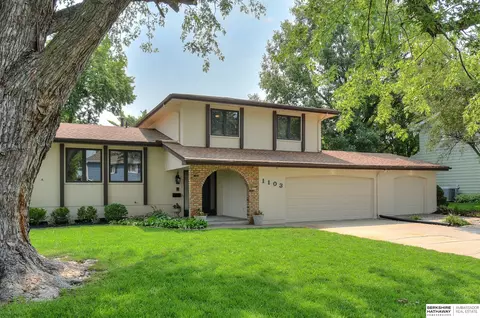 1103 Lafayette Dr, Papillion, NE 68046