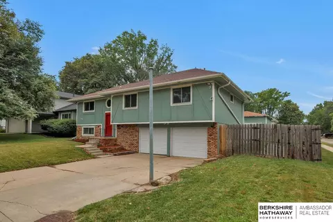 5628 Blackwell Dr, Omaha, NE 68137