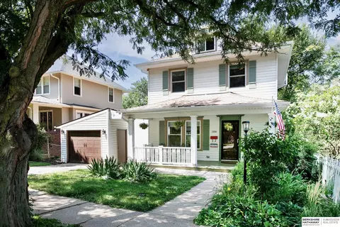 1106 S 33rd St, Omaha, NE 68105