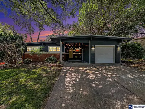 5847 Meadowbrook Ln, Lincoln, NE 68510