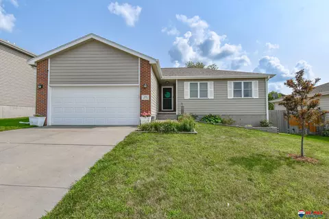 103 W 9 St, Hickman, NE 68372