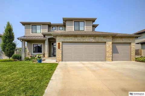 18328 Boyd St, Elkhorn, NE 68022