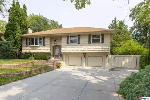 1609 Thomas Dr, Bellevue, NE 68005