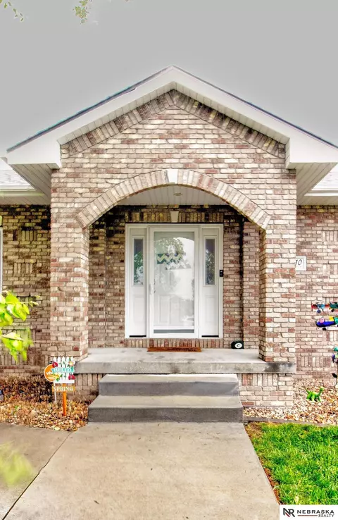 8610 Misty Blue Cir, Lincoln, NE 68505