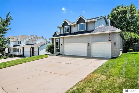 2909 Courtney Dr, Bellevue, NE 68123