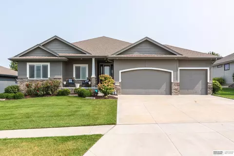 11518 Schirra St, Papillion, NE 68046