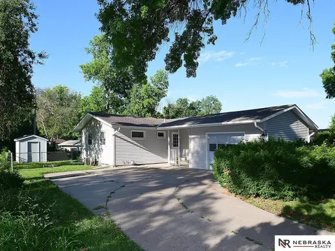 6321 Adams St, Lincoln, NE 68507