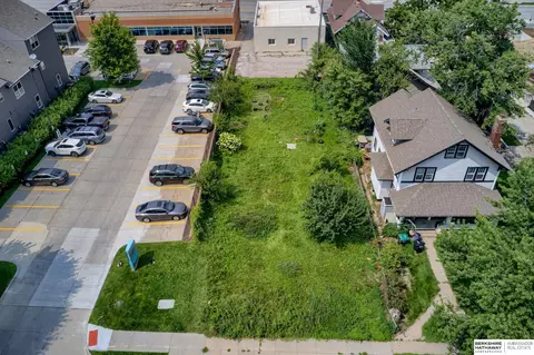 4804 Douglas St, Omaha, NE 68132