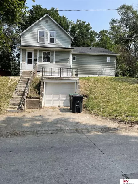 3706 Laurel Ave, Omaha, NE 68111