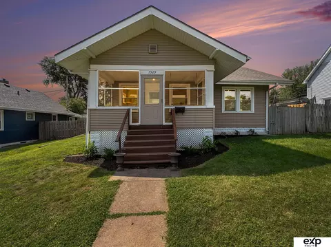 7529 Highland St, Ralston, NE 68127