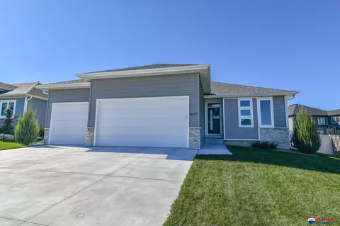 8017 S 66th St, Lincoln, NE 68516