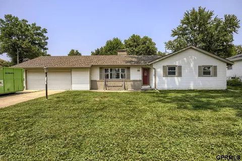 11132 Hilltop Ave, Omaha, NE 68164