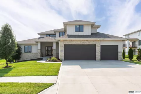 1608 S 207th Ave, Elkhorn, NE 68022