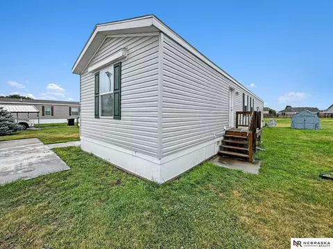 1015 Gordon Dr, Lincoln, NE 68522