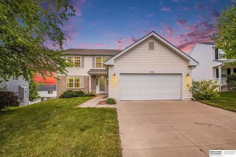 14766 Boyd St, Omaha, NE 68116