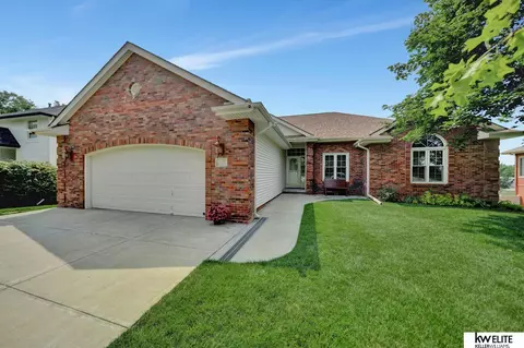 311 Pheasant Run Ln, Papillion, NE 68046