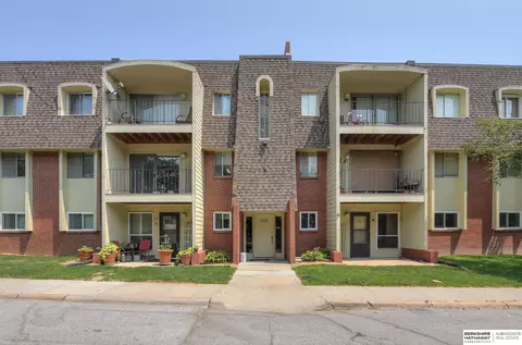 1221 S 121st Plz #113, Omaha, NE 68144