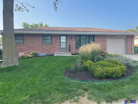 14420 Castlewood St, Waverly, NE 68462