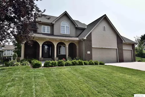 17113 Merion Dr, Omaha, NE 68136