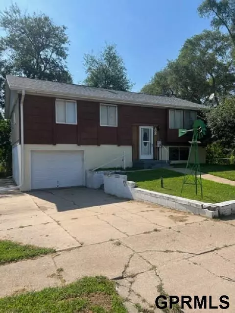 3006 Wayne St, Bellevue, NE 68005