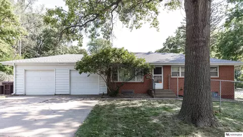5307 M St, Lincoln, NE 68510