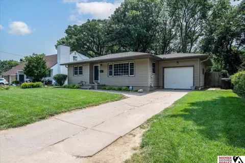 51 Crestwood Dr, Council Bluffs, IA 51503