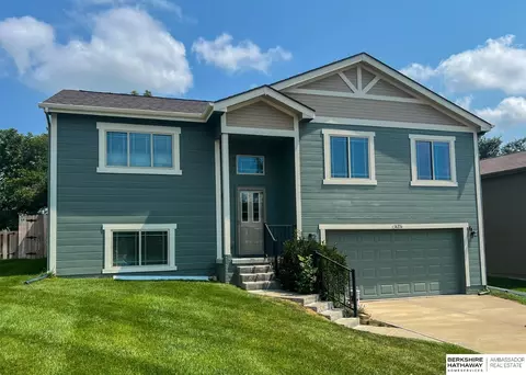 14226 Potter Pkwy, Omaha, NE 68142